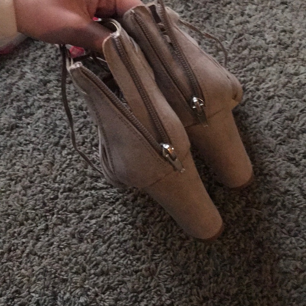Strapped heels - Picture 4 of 4